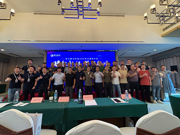 合影-模糊.jpg 合影-模糊.jpg